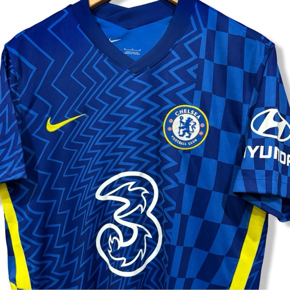 2021 - 2022 Nike Chelsea Kit - Picture 3 of 5